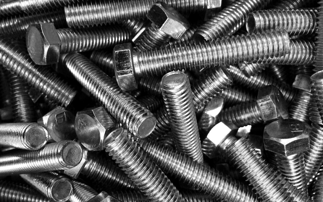 مجموعة متكاملة من المسامير والصواميل والفيشرات والأفيز بجميع الأنواع والمقاسات